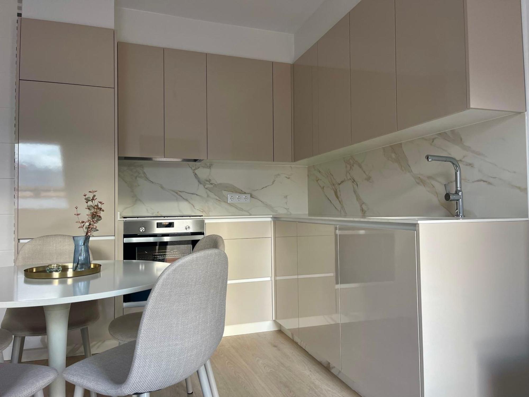Piso En Calle Peatonal. Apartment *